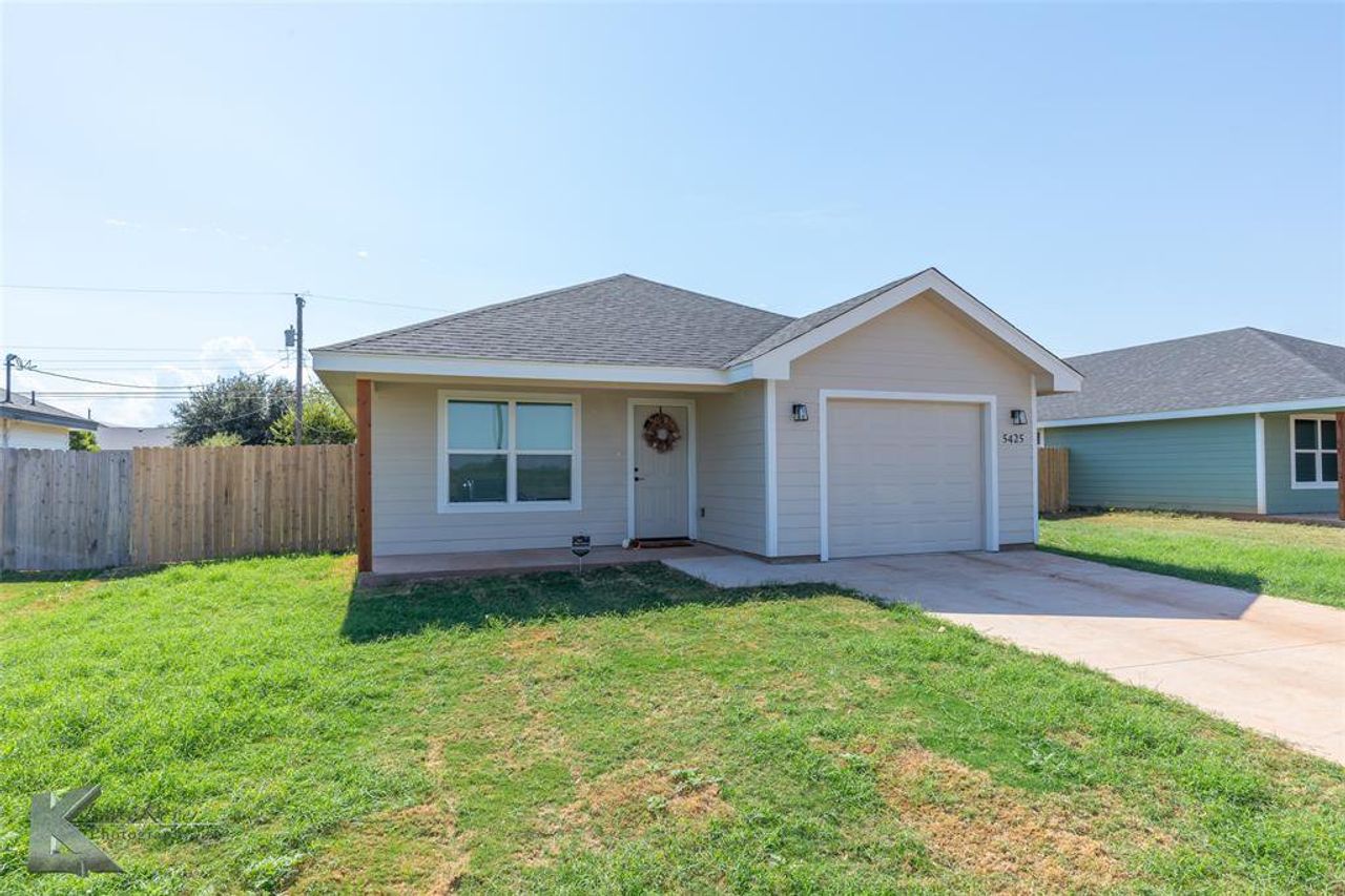 Exterior details and patio area of a home in , Abilene (Image 2).