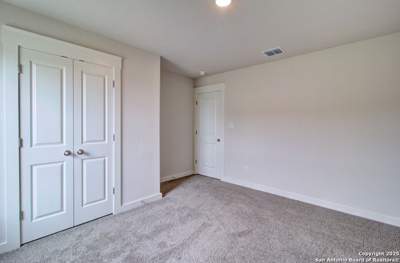 Spacious, unfurnished interior of a new home in Cloud Country, New Braunfels (Image 2).
