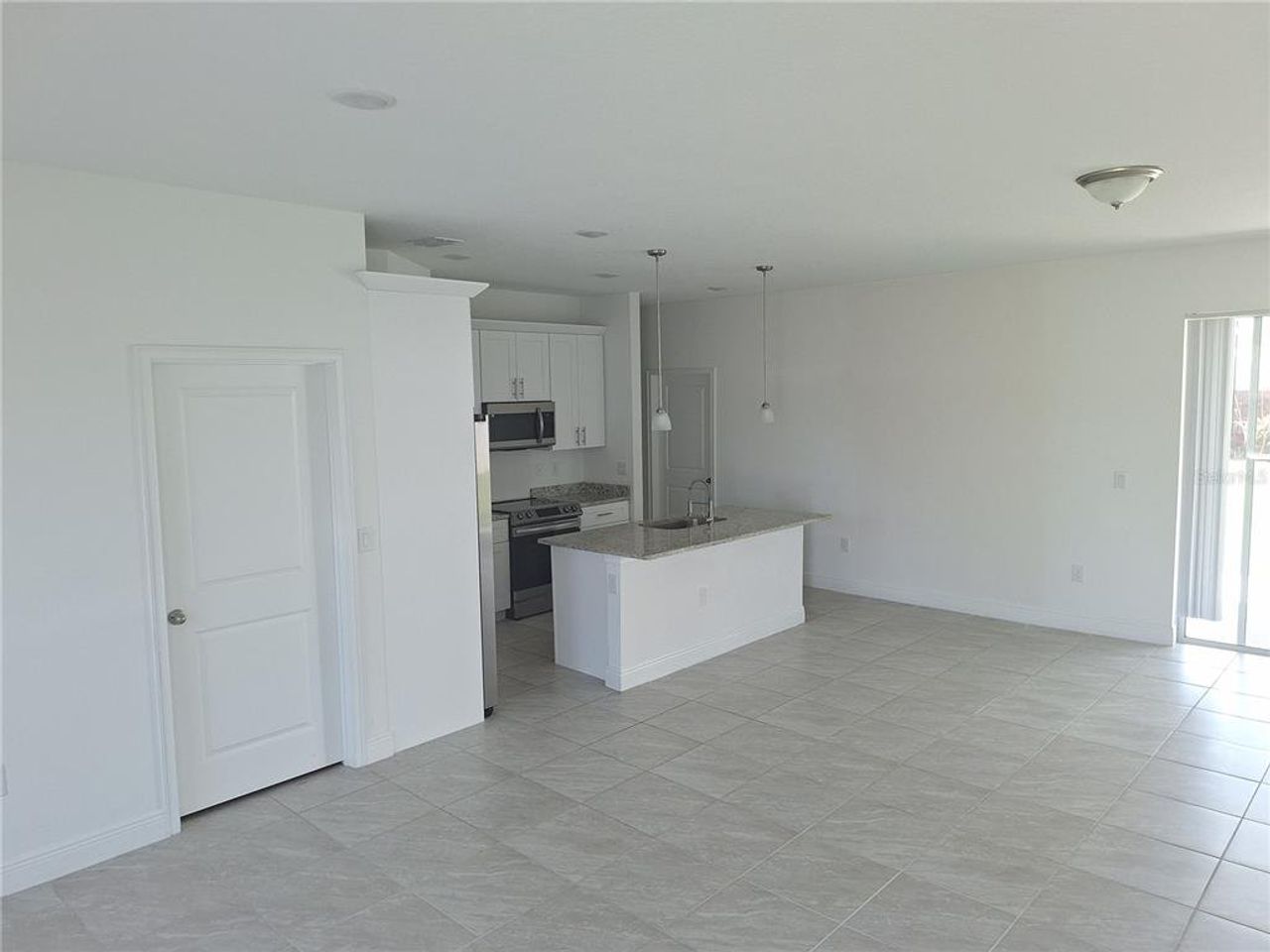Spacious, unfurnished interior of a new home in , Ocala (Image 2).