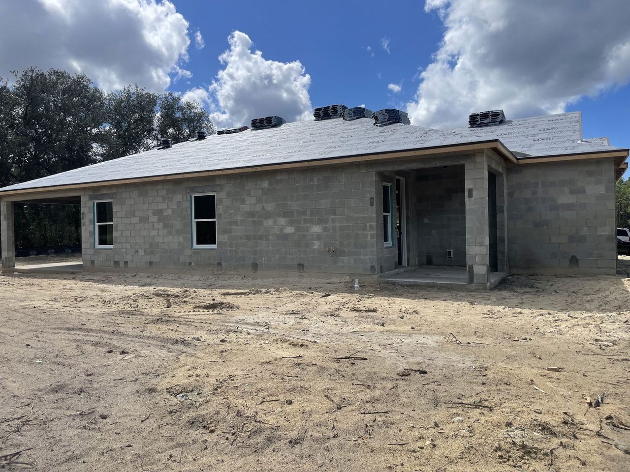 Exterior details and patio area of a home in Royal Highlands, Weeki Wachee (Image 2).