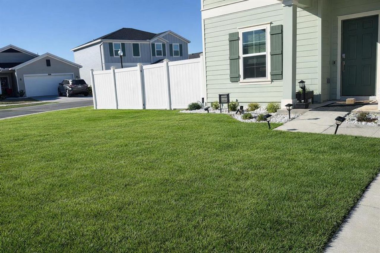 Exterior details and patio area of a home in , Ocala (Image 2).