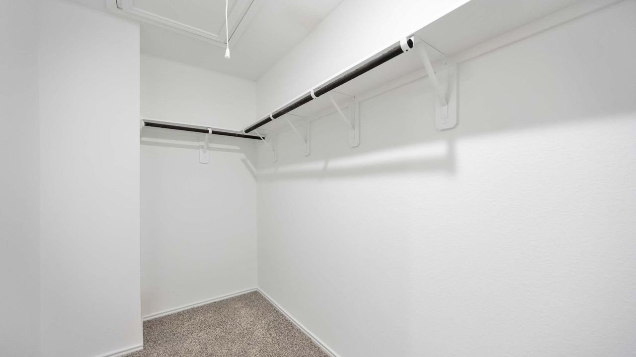 Spacious, unfurnished interior of a new home in Garver Heights, Houston (Image 2).