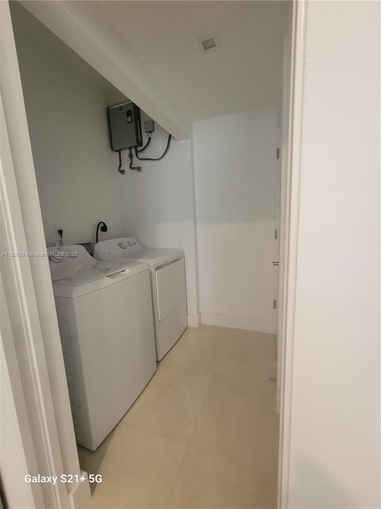 Furnished interior view inside a new home in , Dania Beach (Image 2).