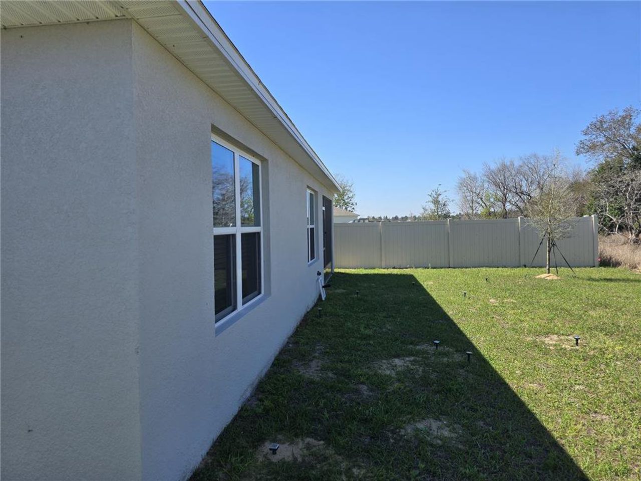Exterior details and patio area of a home in Bradbury Creek, Haines City (Image 2).