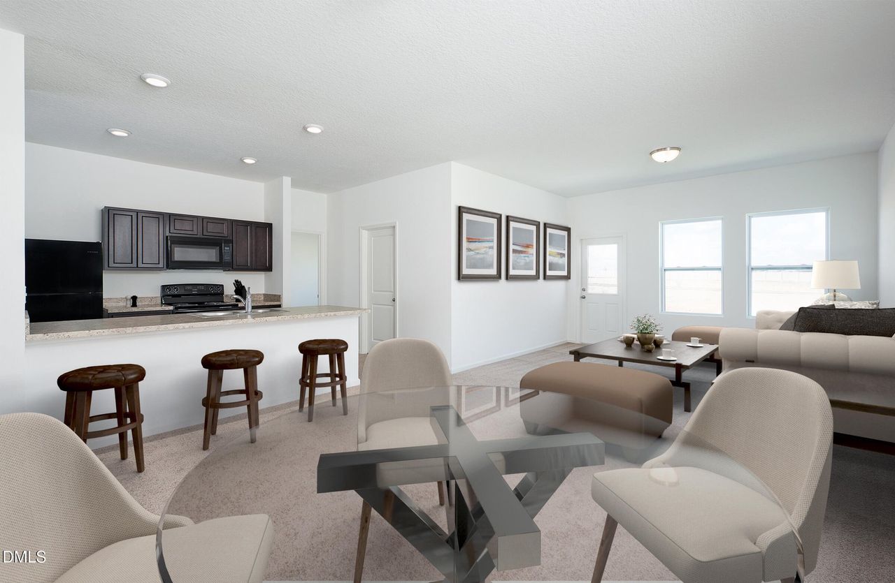 Larissa HM Living Dining