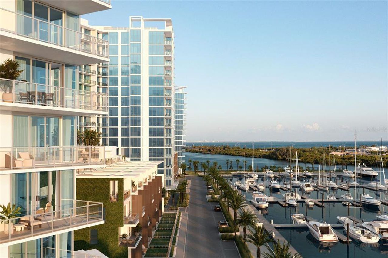 Condo located in Tampa, FL showcasing its design and architecture (Image 2).