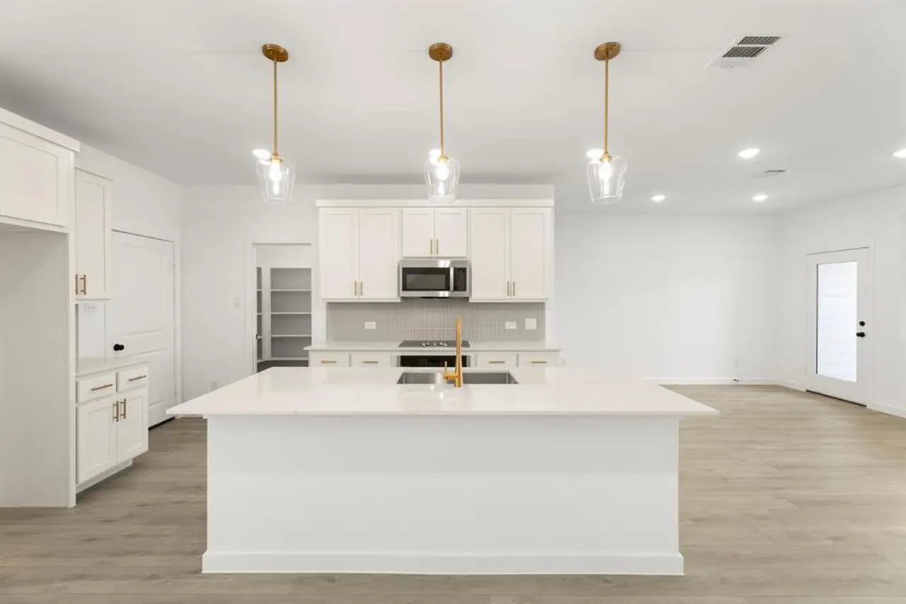 04. 6907 Mission Tejas - Kitchen 04. 6907 Mission Tejas - Kitchen