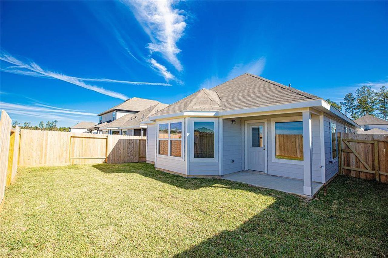 Exterior details and patio area of a home in Townsend Reserve, Splendora (Image 2).