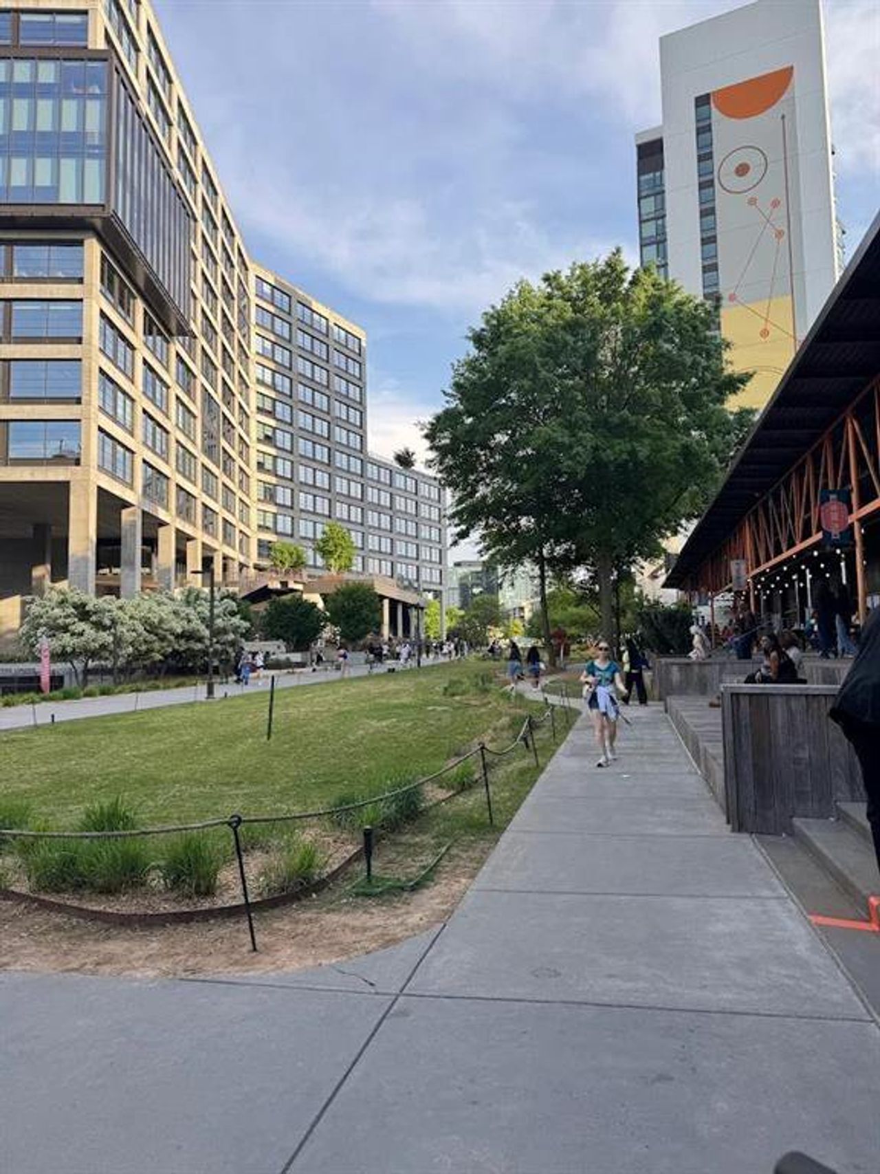 Condo located in Atlanta, GA showcasing its design and architecture (Image 2).