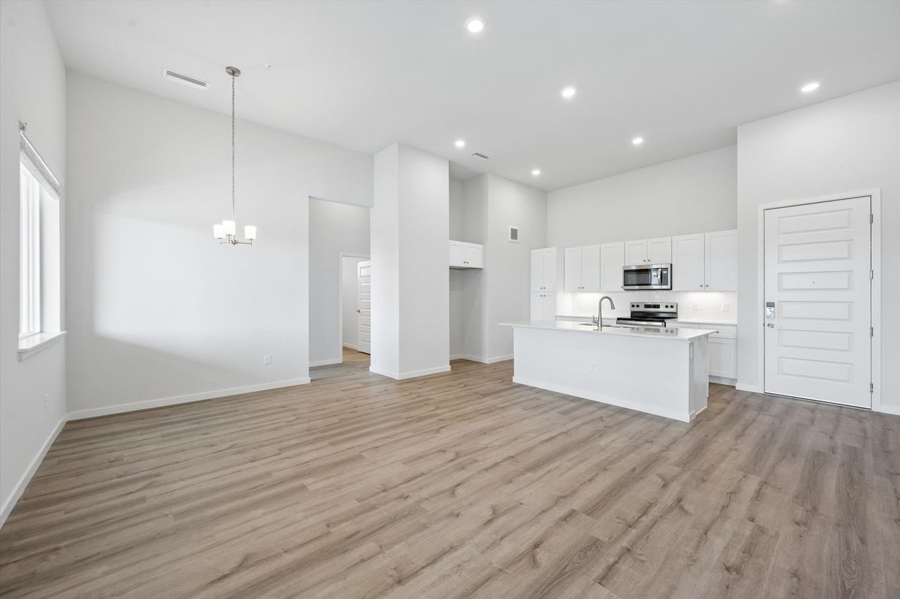 Spacious, unfurnished interior of a new home in Grand Vue at Interlocken, Broomfield (Image 2).