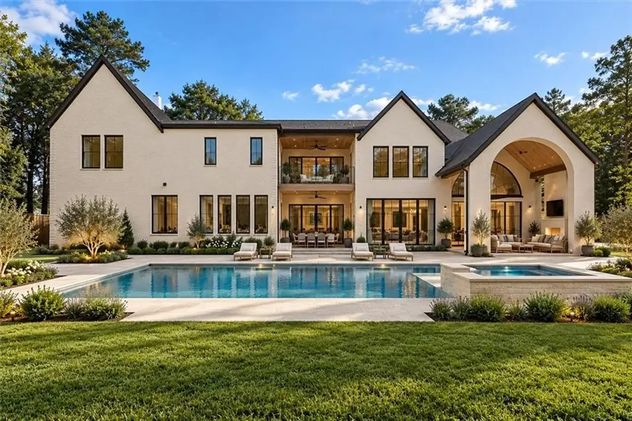 Image 2 of a home in .