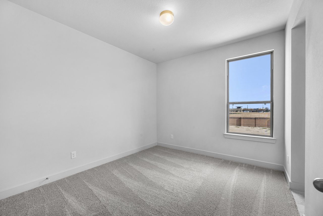 Spacious, unfurnished interior of a new home in Candela, Richmond (Image 2).