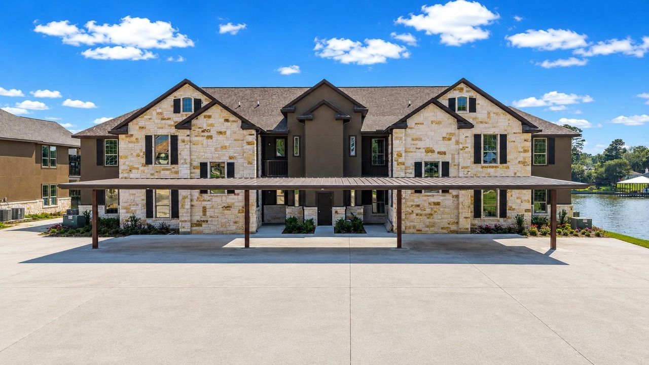 Community amenities in , Onalaska (Image 2).