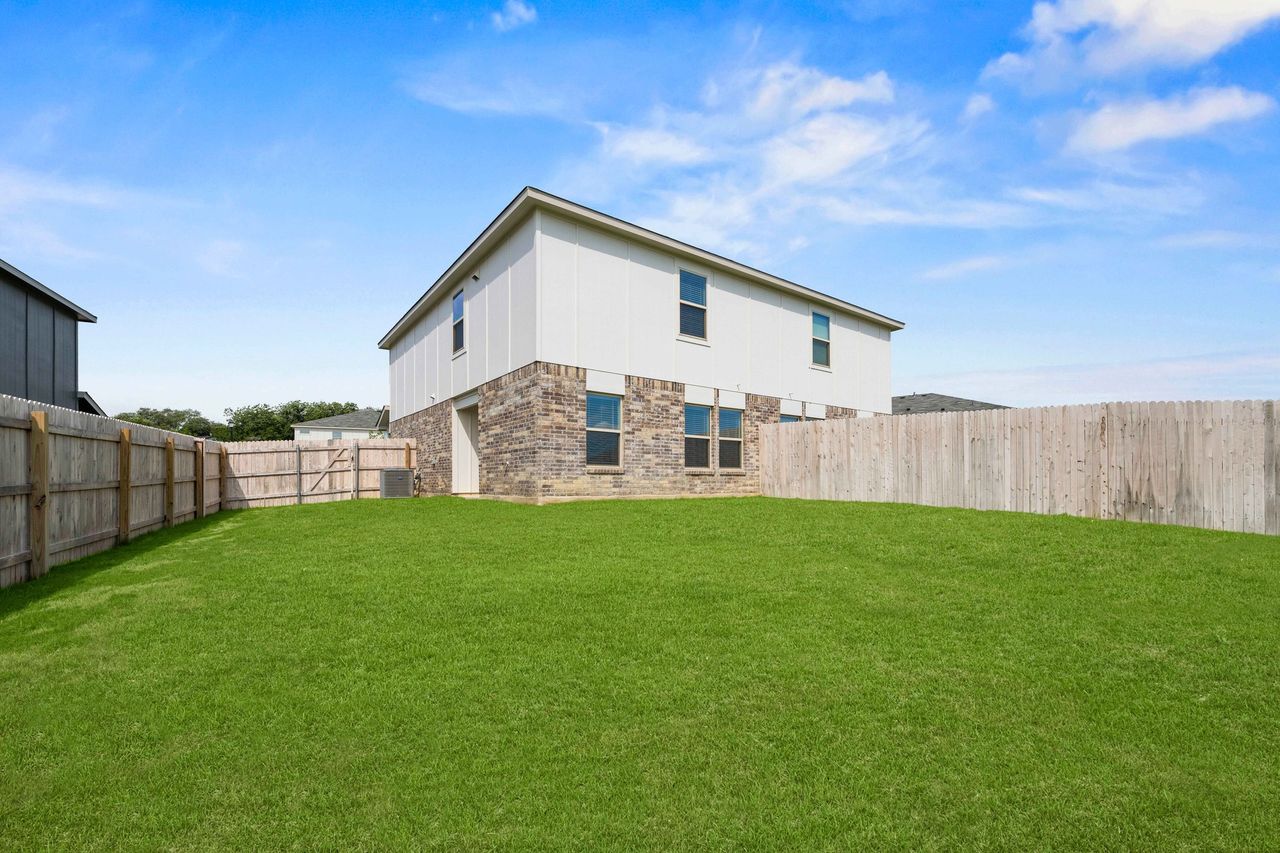 Exterior details and patio area of a home in Tejas Pointe, Harker Heights (Image 2).