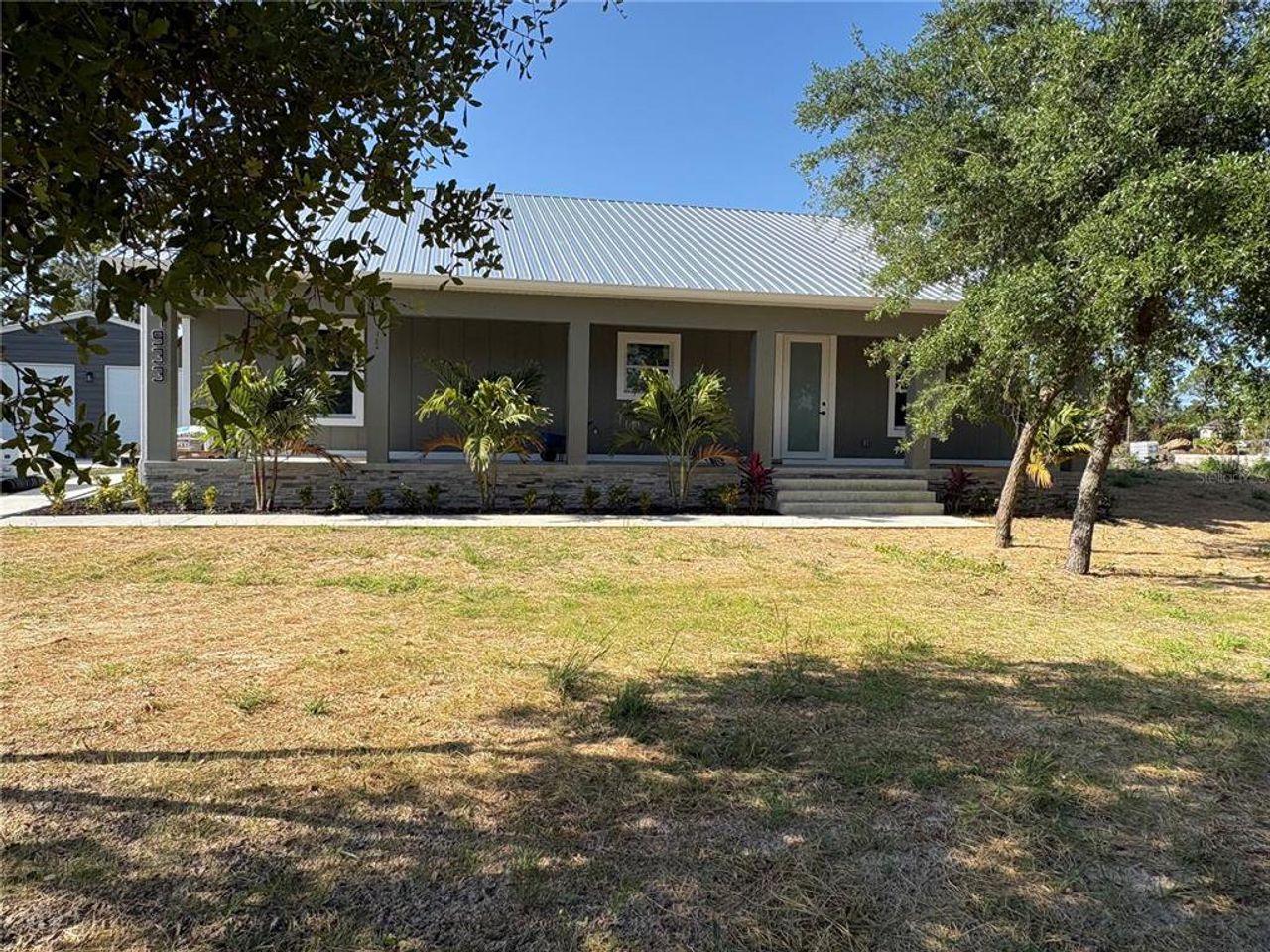 Exterior details and patio area of a home in , Labelle (Image 2).