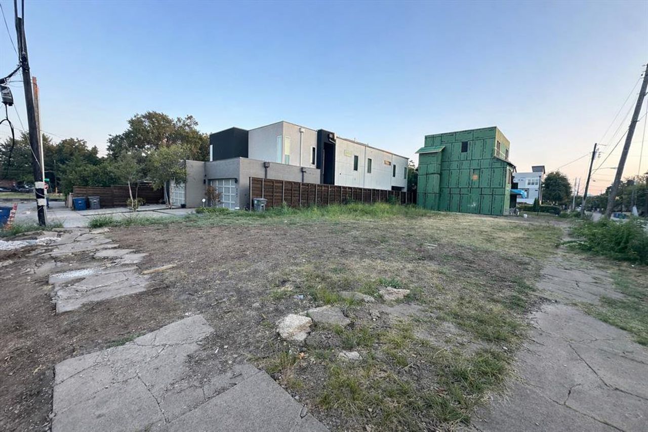 Image 2 of a home in . Image 2 of a home in .