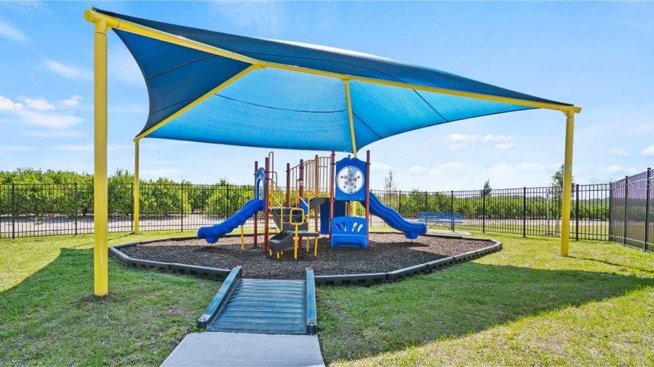 Community amenities in , Winter Haven (Image 2).