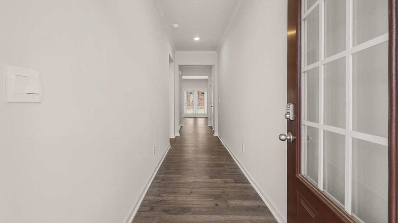 Spacious, unfurnished interior of a new home in Thompson Ridge, Dallas (Image 2). Spacious, unfurnished interior of a new home in Thompson Ridge, Dallas (Image 2).