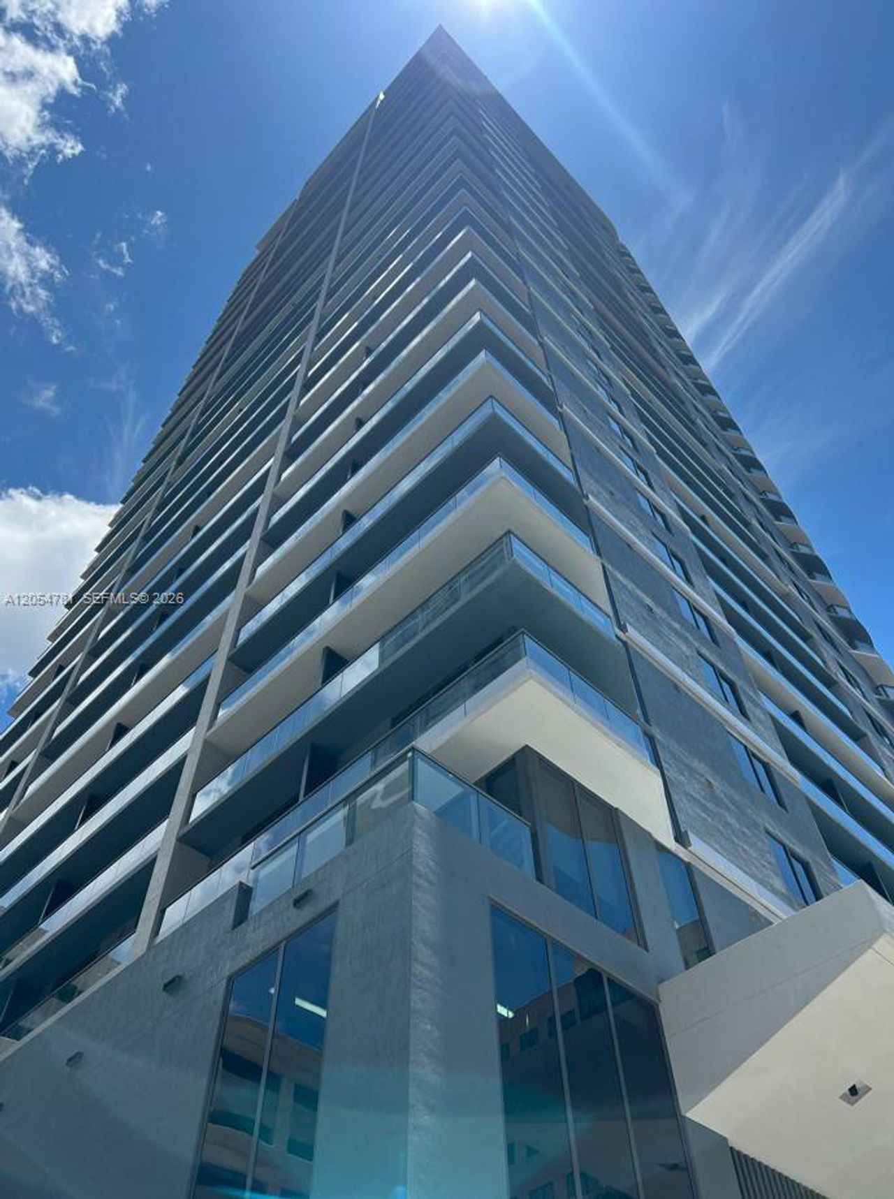 Condo located in Miami, FL showcasing its design and architecture (Image 2).