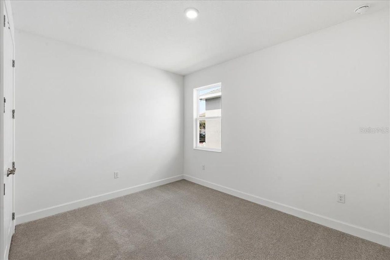 Spacious, unfurnished interior of a new home in Marisol Pointe at MiraBay Florida Series, Apollo Beach (Image 2).