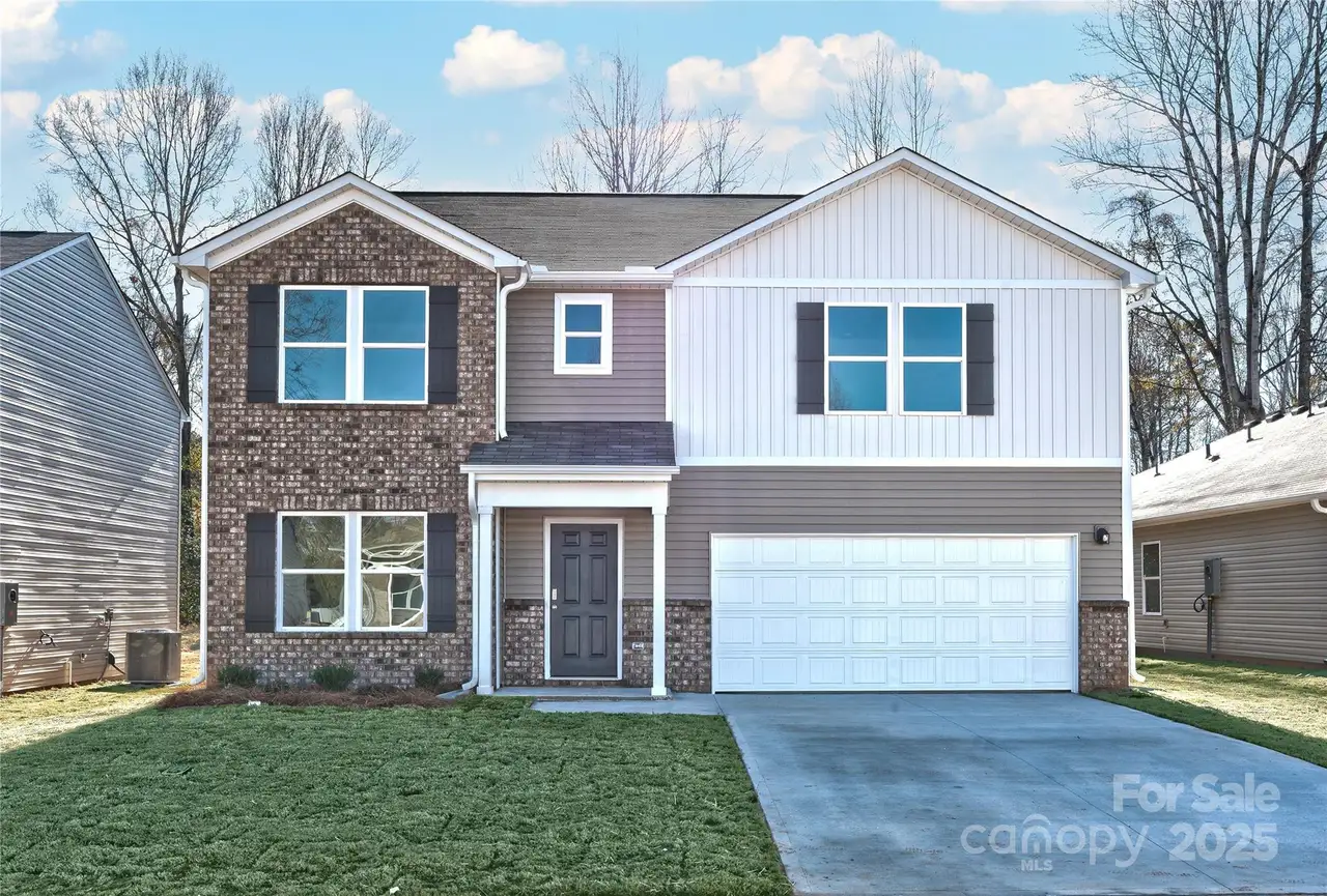 Front exterior of a new home in Frey Creek, Spartanburg, SC, highlighting curb appeal (Image 2). Front exterior of a new home in Frey Creek, Spartanburg, SC, highlighting curb appeal (Image 2).
