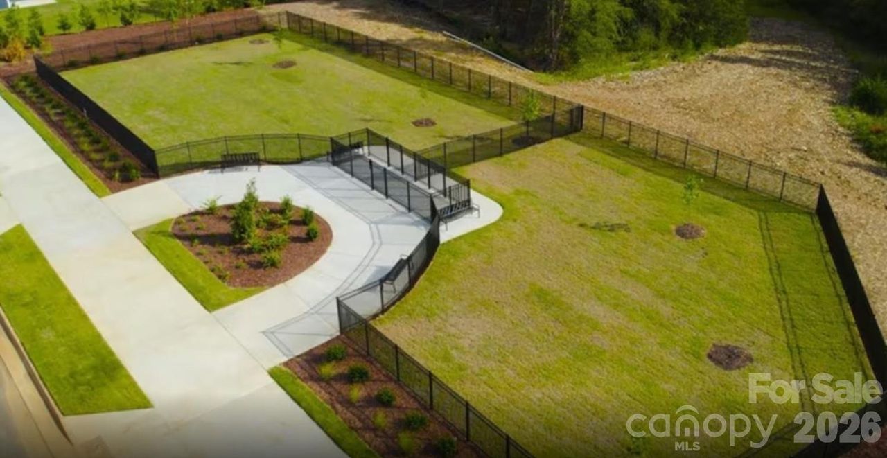Community amenities in Parkside Crossing, Charlotte (Image 2).