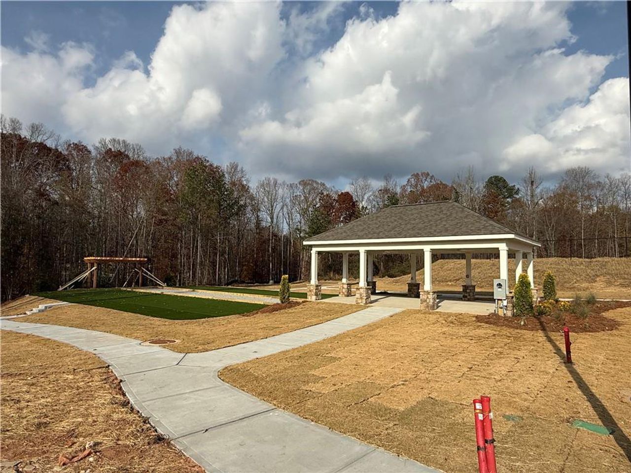 Community amenities in Kingston Cove, Auburn (Image 2).