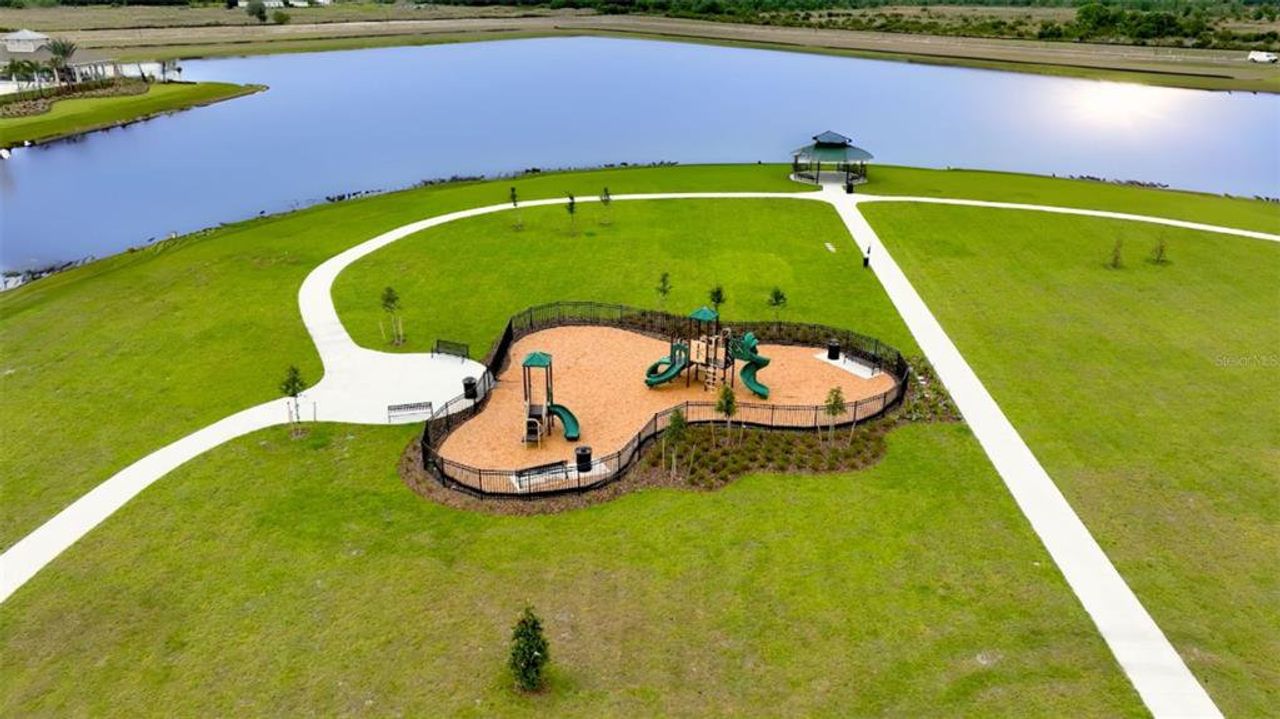 Community amenities in Buena Lago, St. Cloud (Image 2).