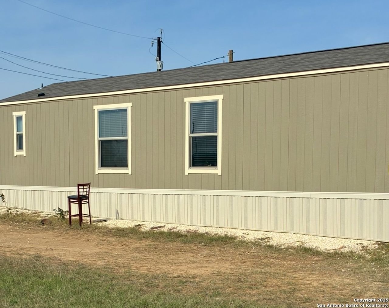 Exterior details and patio area of a home in , Atascosa (Image 2).