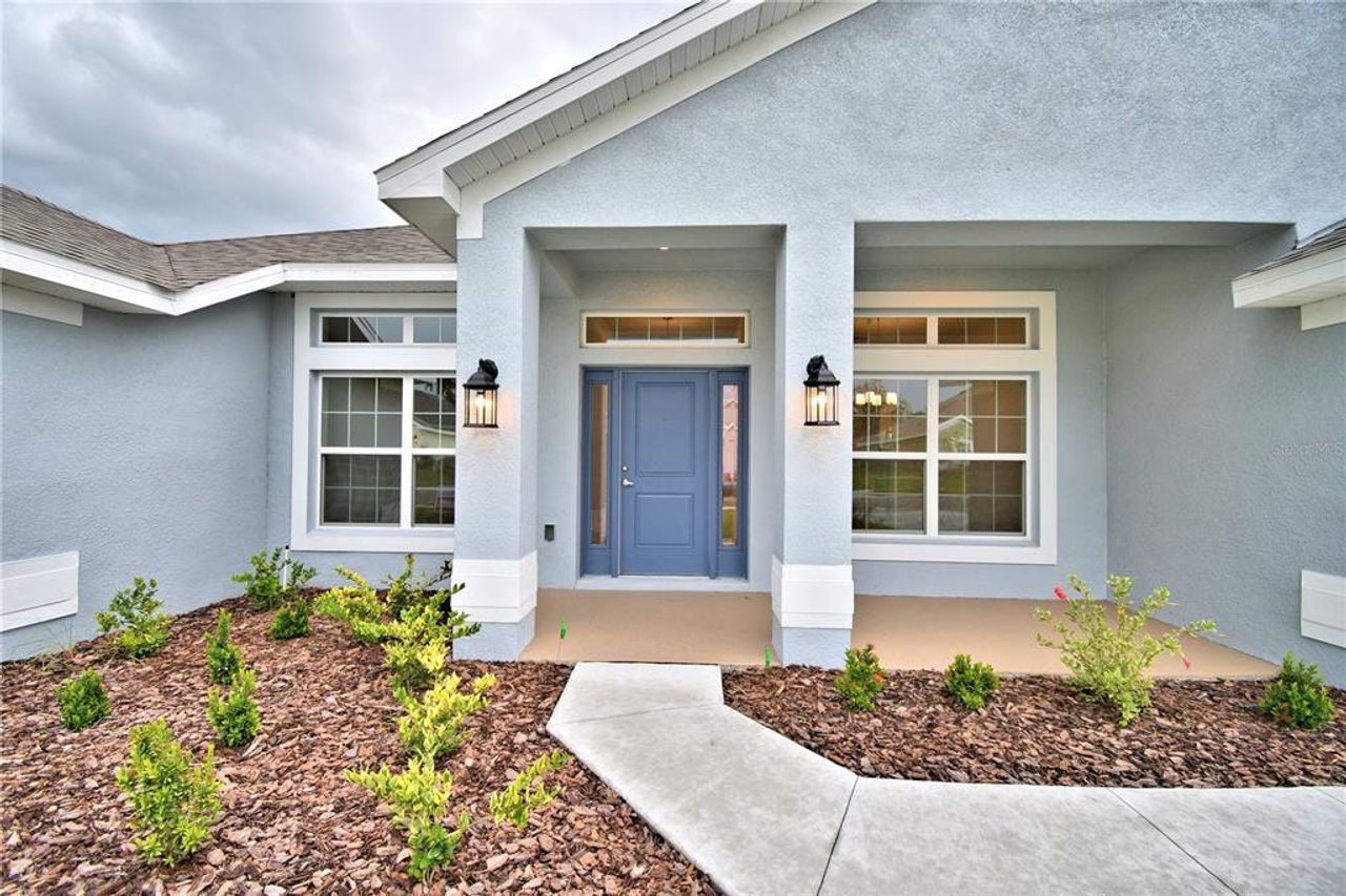 Exterior details and patio area of a home in Hickory Ridge Estates, Lake Wales (Image 2).