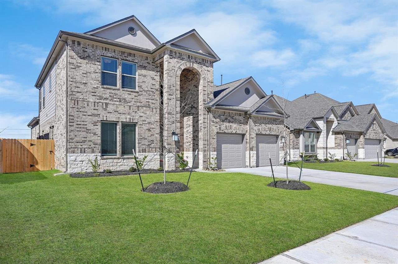 Front exterior of a home in the Rodeo Palms community, located in Manvel, TX (Image 2).