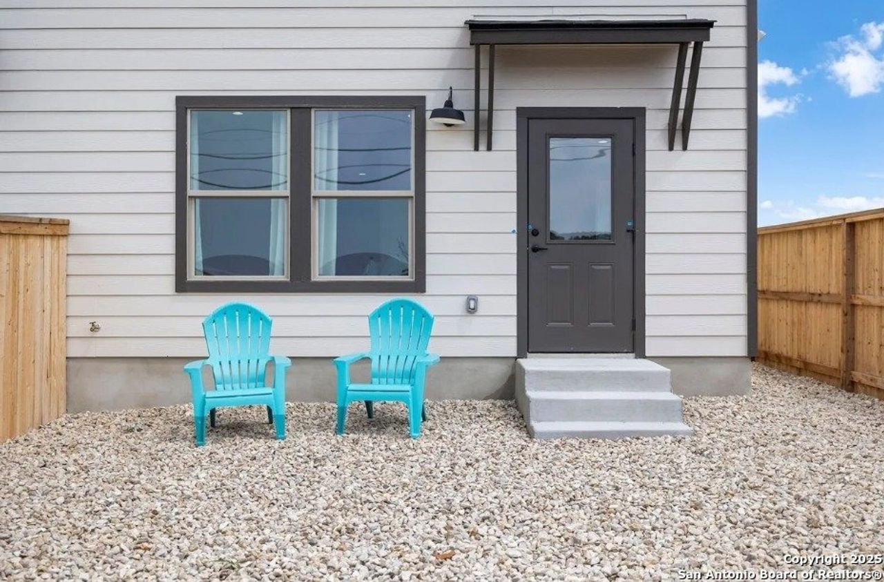 Exterior details and patio area of a home in Van Cleave, San Antonio (Image 2).
