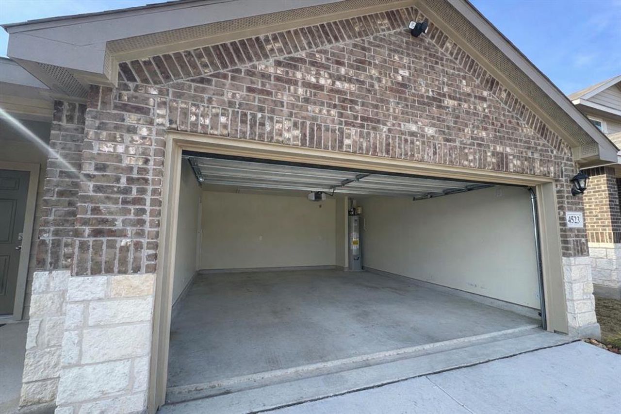 Exterior details and patio area of a home in , Converse (Image 2).