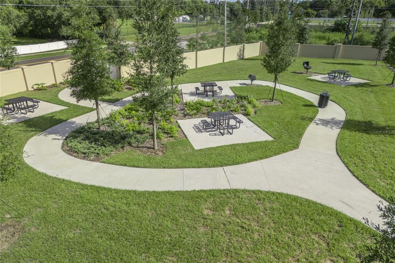 Community amenities in Harrell Oaks, Orlando (Image 2).