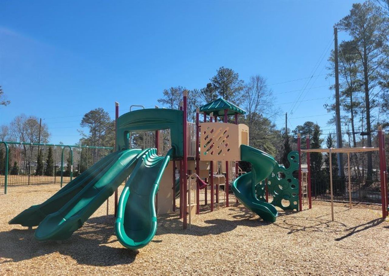 Community amenities in Oakchase at Hampton, Hampton (Image 2).