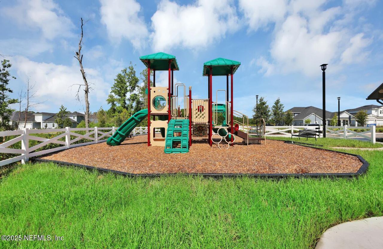 Community amenities in Jennings Farm, Middleburg (Image 2).