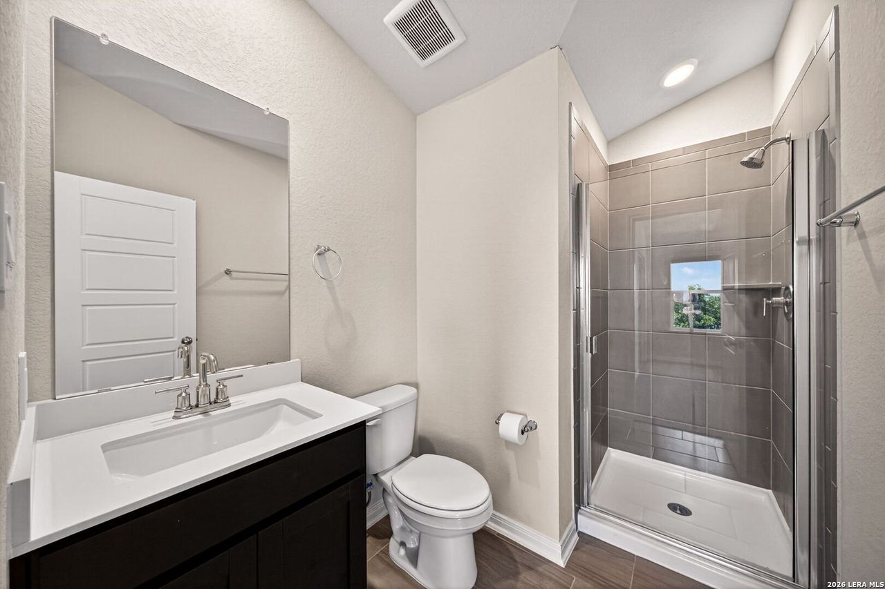 Furnished interior view inside a new home in Thomas Pond, San Antonio (Image 2).