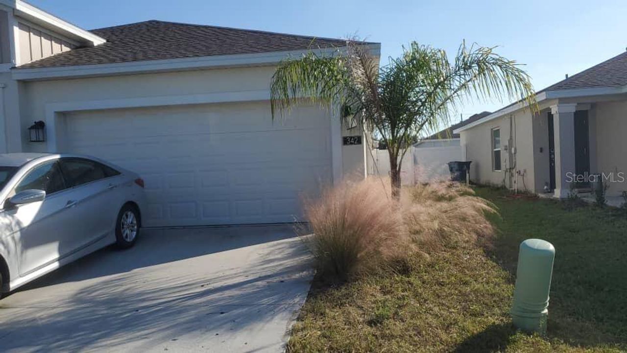 Exterior details and patio area of a home in , Lake Wales (Image 2).
