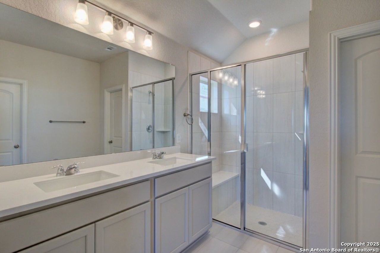 Furnished interior view inside a new home in Clear Creek, New Braunfels (Image 2).