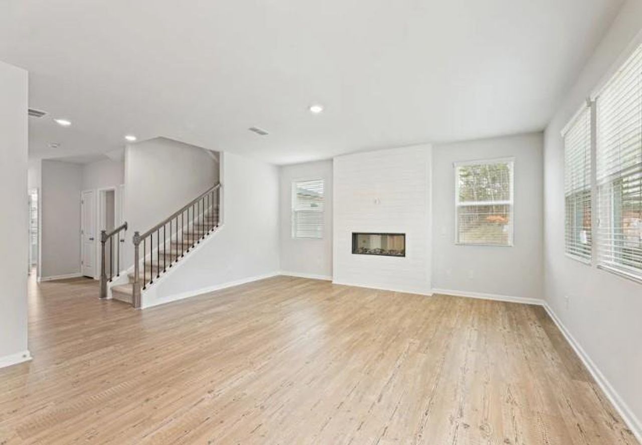 Spacious, unfurnished interior of a new home in Kingsley Creek, Lithonia (Image 2).