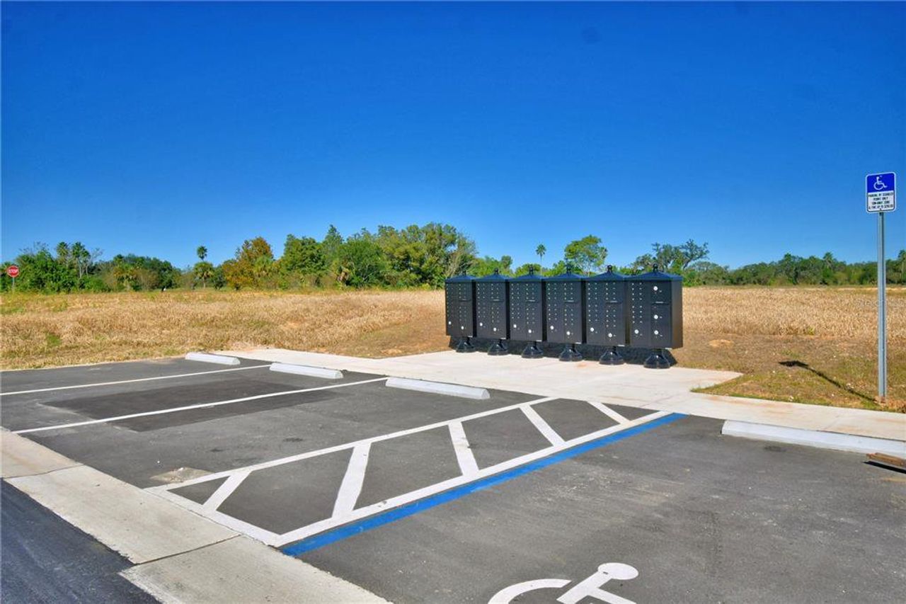 Community amenities in , Lake Wales (Image 2).