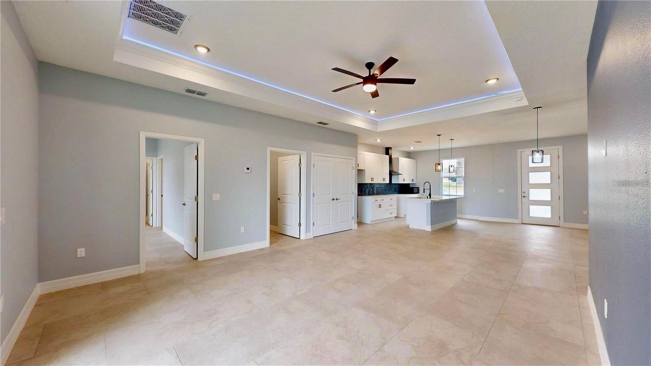 Spacious, unfurnished interior of a new home in , Sebring (Image 2).