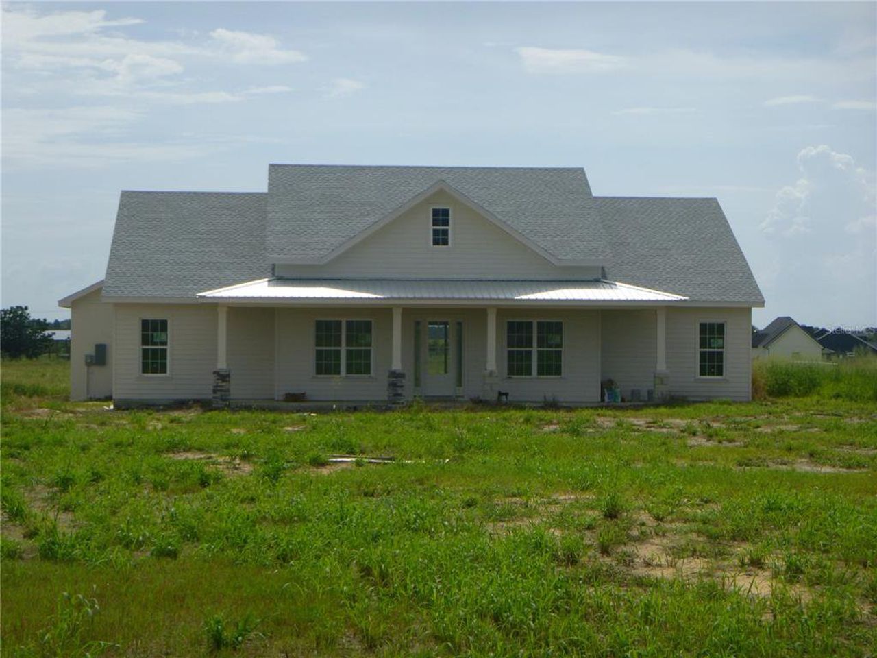 Exterior details and patio area of a home in , Bartow (Image 2).
