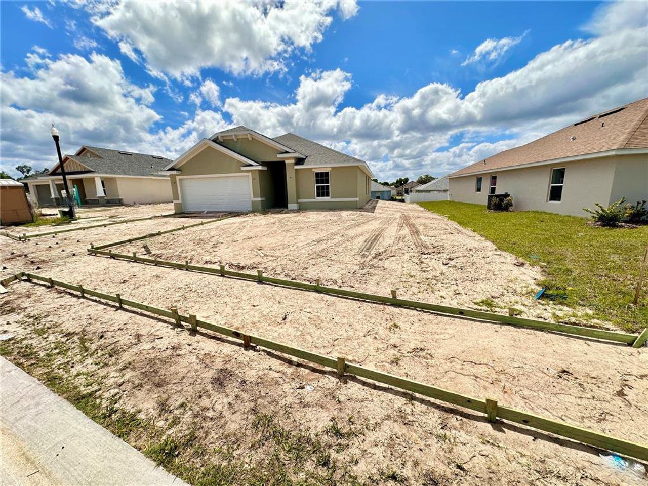 Site preparation for new homesites in , Ocala (Image 2).