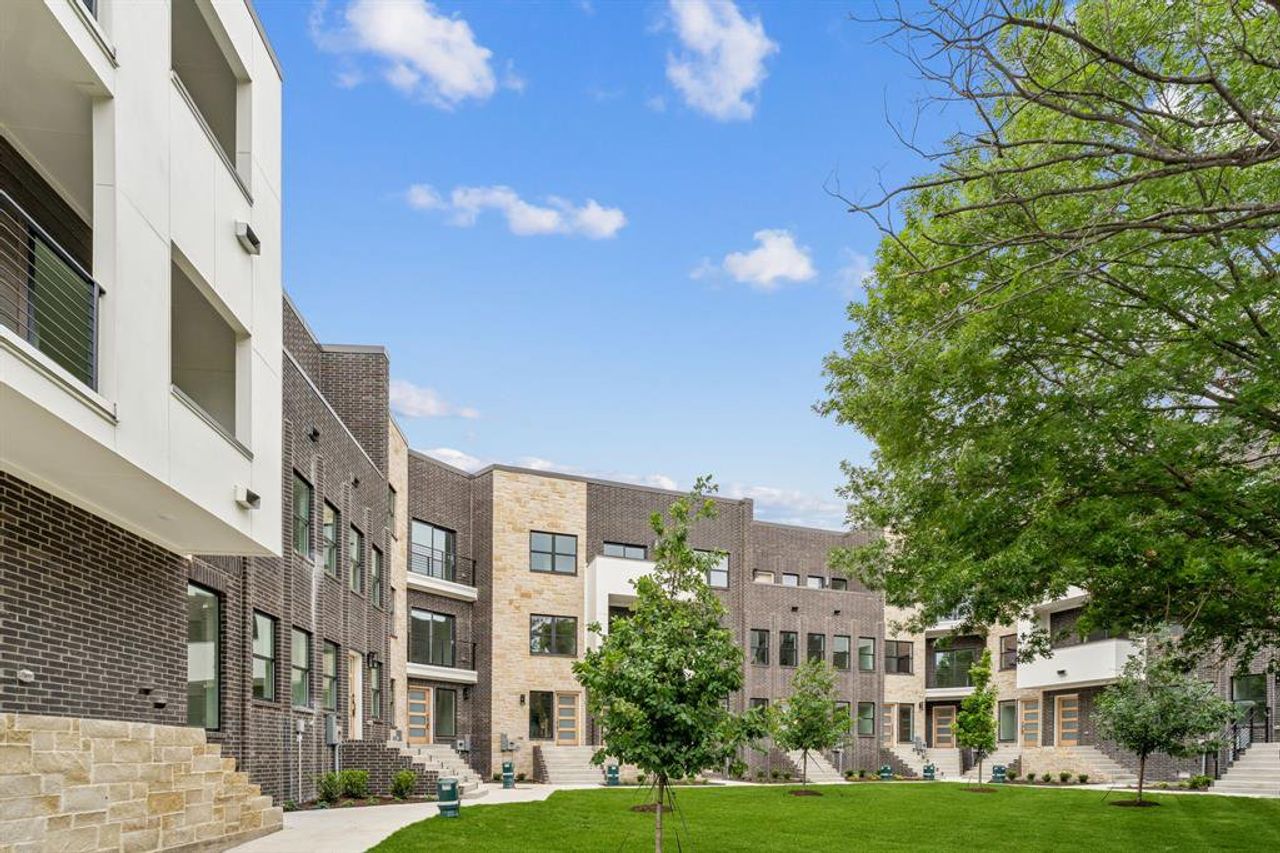 Condo located in Fort Worth, TX showcasing its design and architecture (Image 2).