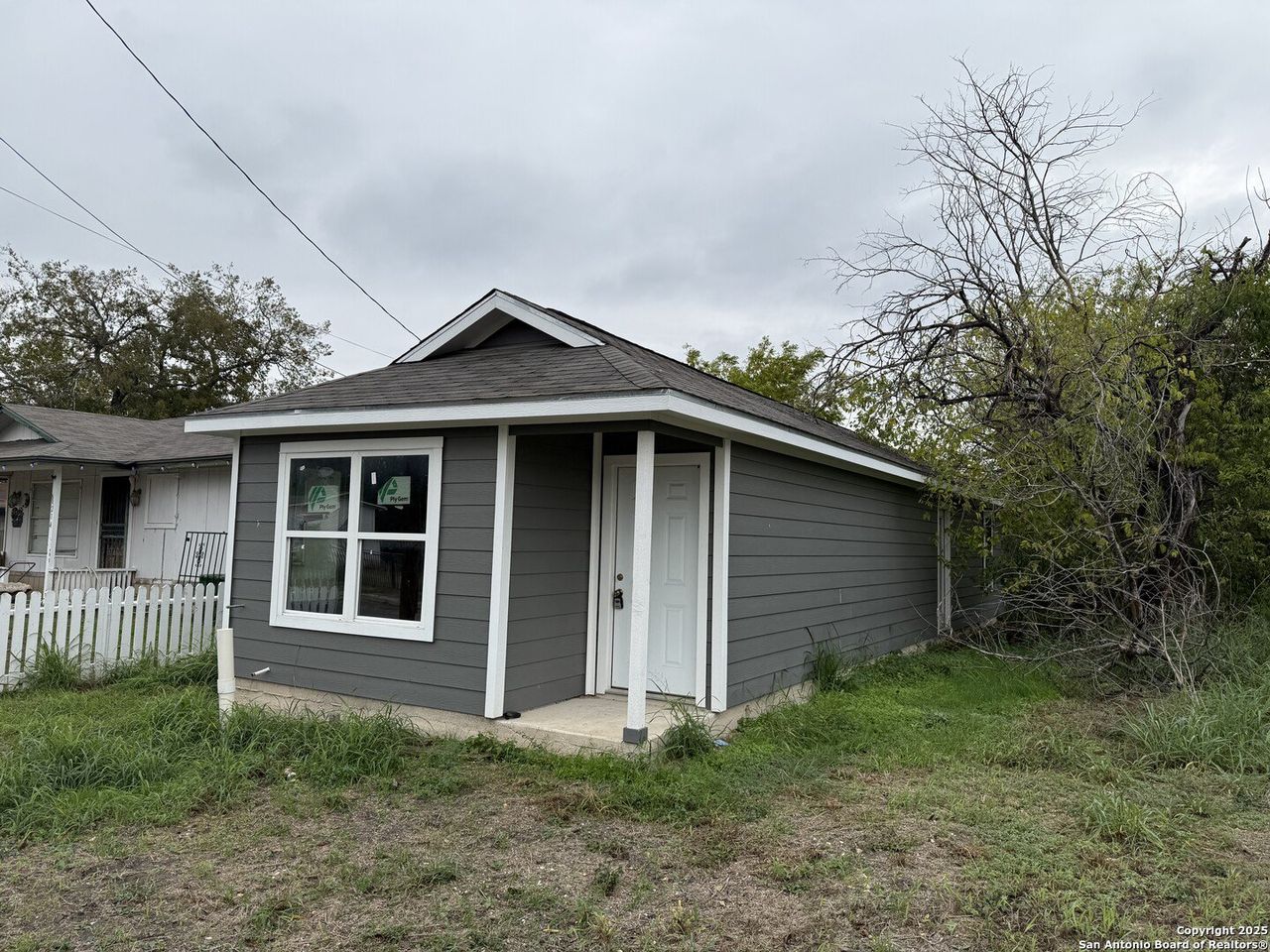 Exterior details and patio area of a home in , San Antonio (Image 2).