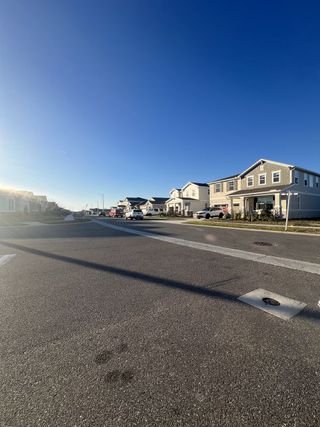 Charming suburban neighborhood in Seasons at Eden Hills by Richmond American Homes, Lake Alfred, FL, with modern family homes.