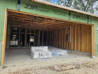 Street view An under-construction home with visible wood framing in Inverness by Maronda Homes (Inverness, FL).