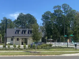 Community Amenities A charming clubhouse and playground nestled in Jennings Farm by Dream Finders Homes, Middleburg, FL.