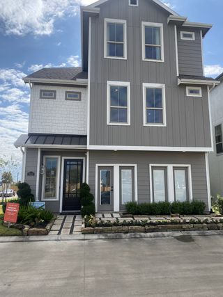 A charming modern home with sleek lines and manicured landscaping in Piccolina by K. Hovnanian® Homes (Houston, TX).